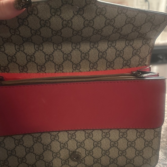 G u €€ I - Beige and Red Shoulder Bag - Picture 4 of 5